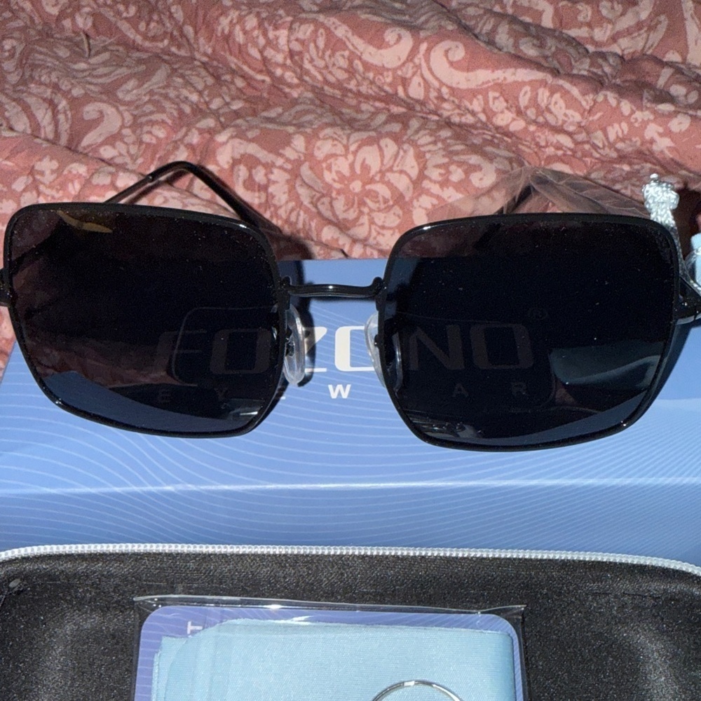 Fozono Black Sunglasses with Case - Picture 2 of 5